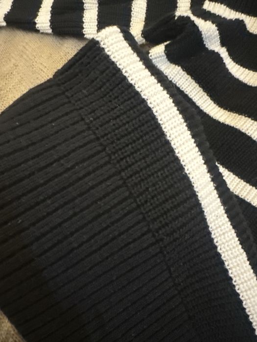 Кофта-свитер в черно белую полоску