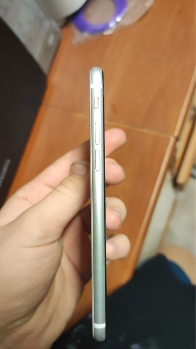 Продам айфон се 2