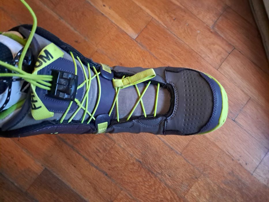 Сноуборд Обувки изключително запазени!