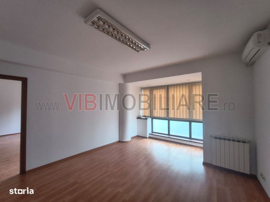 Apartament cu 3 camere, 80 mp, nemobilat - pentru birouri - Zona Piața
