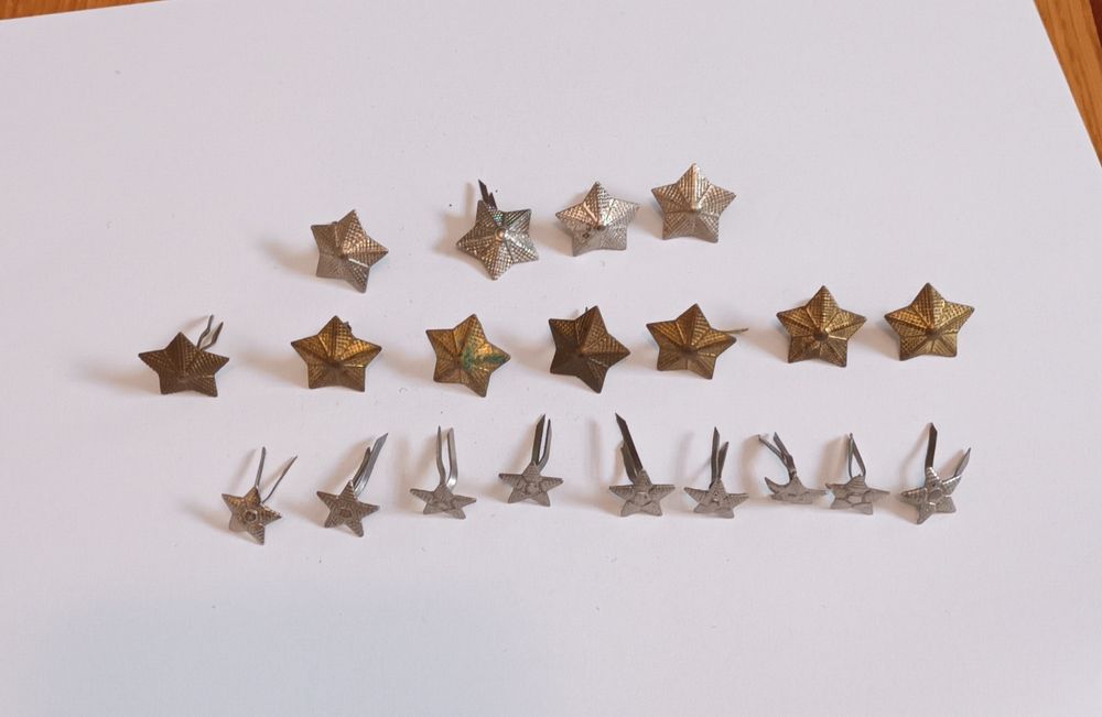 Lot 20 insigne, Detalii în fotografii