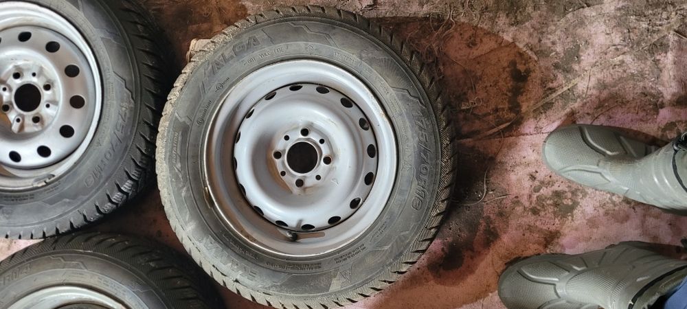 Продам зимний шины с дисками R13