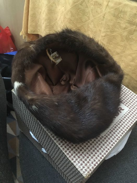 caciula de dama veche, de firma