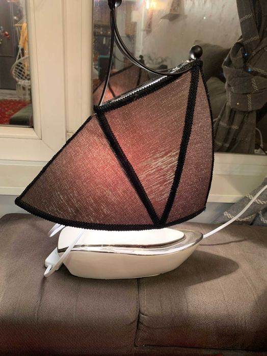 Осветително тяло с 4 насочващи светлината аплици и нощна лампа