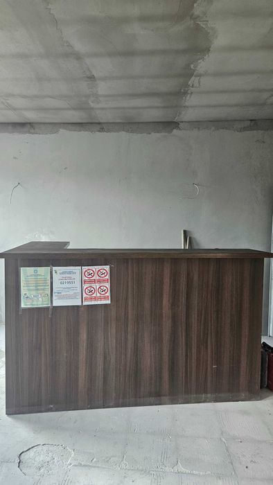 Bar din lemn in stare foarte bună.