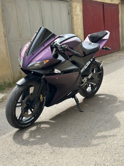 Yamaha yzf r125 purple black