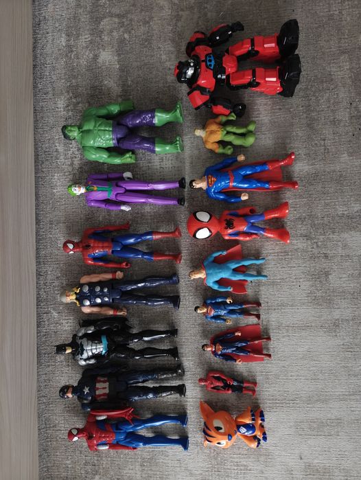 Vând Super Eroi Marvel