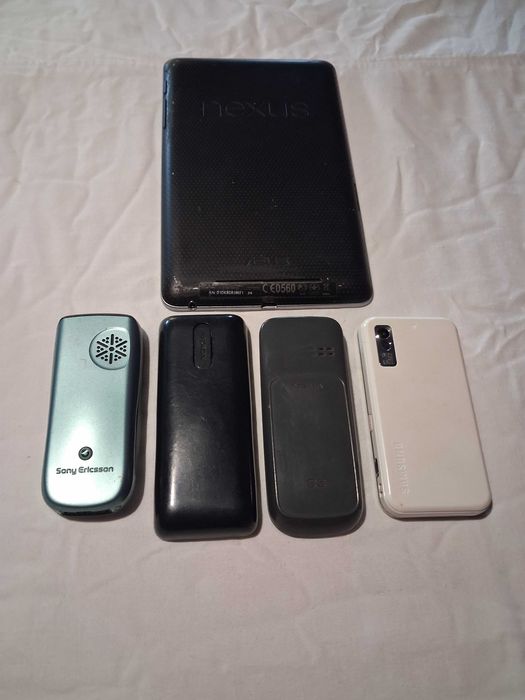 Стари телефони за части