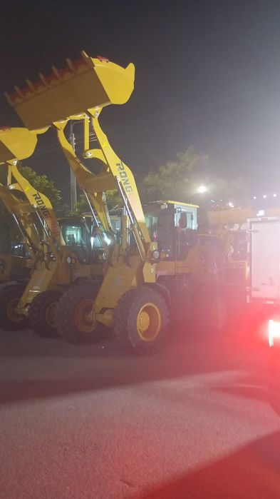 Фронтальный погрузчик сотилади 1,5