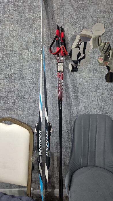 Лыжи беговые 200 ботинки 39-40 размер