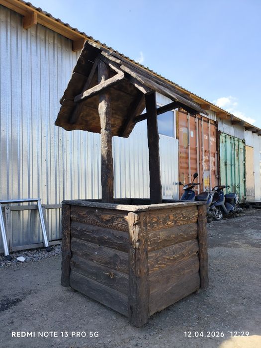 Колодец из дерева декоративный