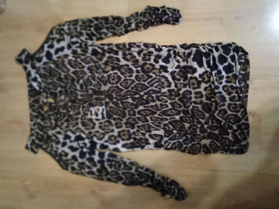 Дълга блуза с голи рамене