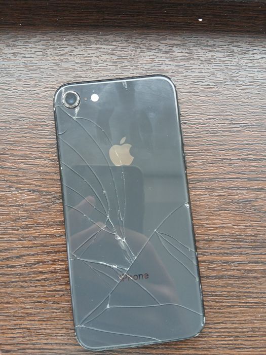 айфон се 2020 года