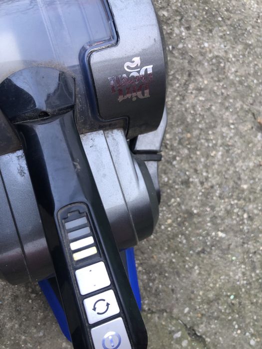 Aspirator dirt devil pe acumulator