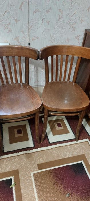 Венские стулья и дивван