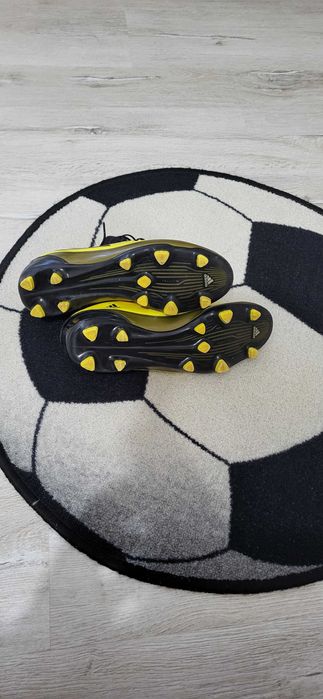 Ghete fotbal crampoane si sintetic