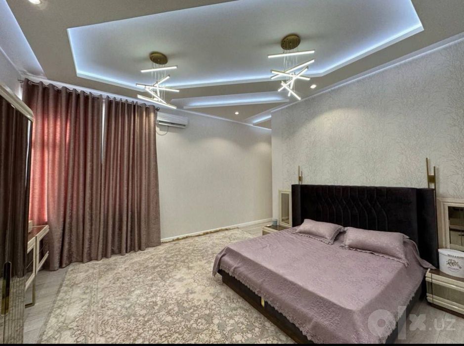 Продаю свой дом, Зенит. 3 сотки, 6 комнат, 450 кв.м.
