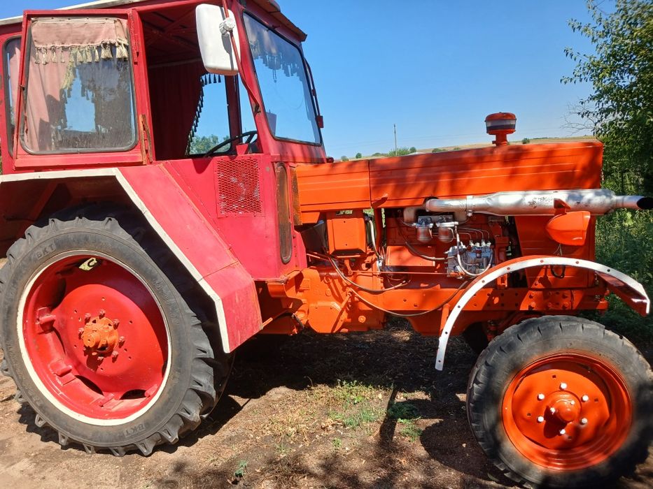 Tractor cu utilaje de vanzare