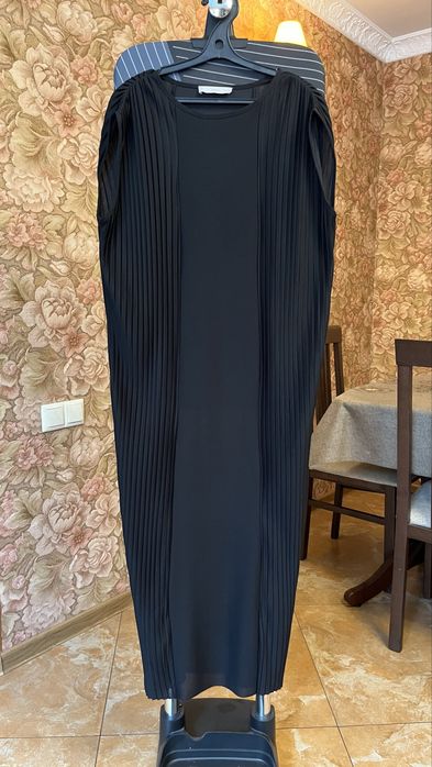 Платье с накидкой