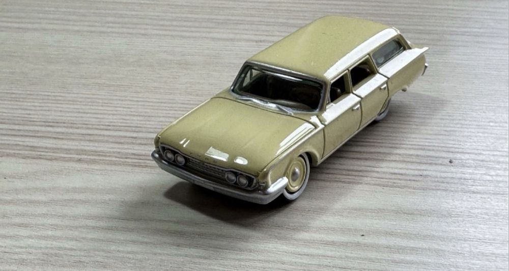 Machete auto metalice Johnny Lighting scara 1/72