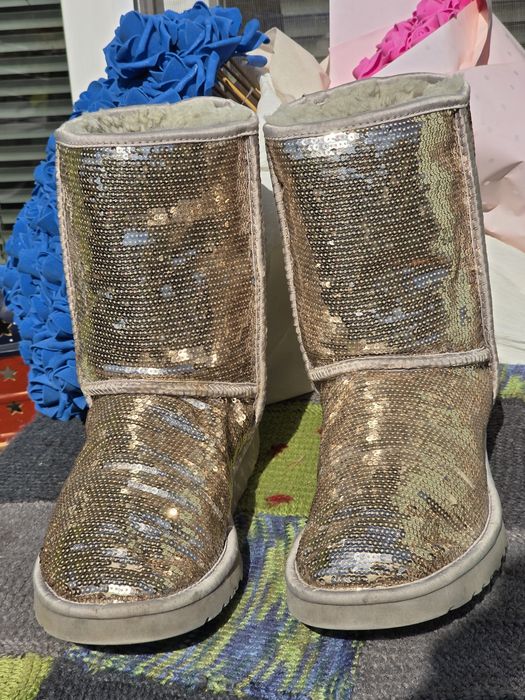 UGG оригинални ботуши с пайети N42