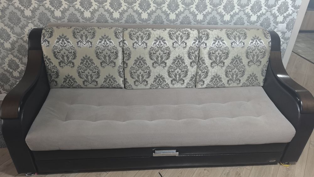Диван в хорошем состоянии