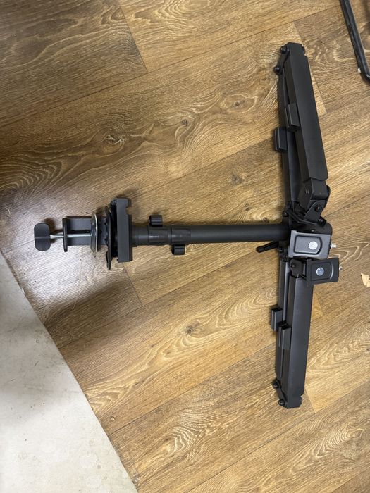 Стойка за 3 монитора Neomounts Ds60-600bl3