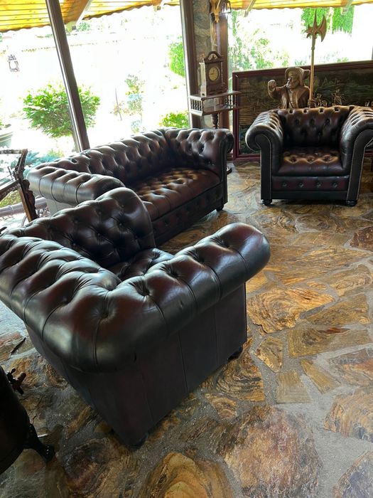 Set mobilier Chesterfield din piele – canapea + 2 fotolii