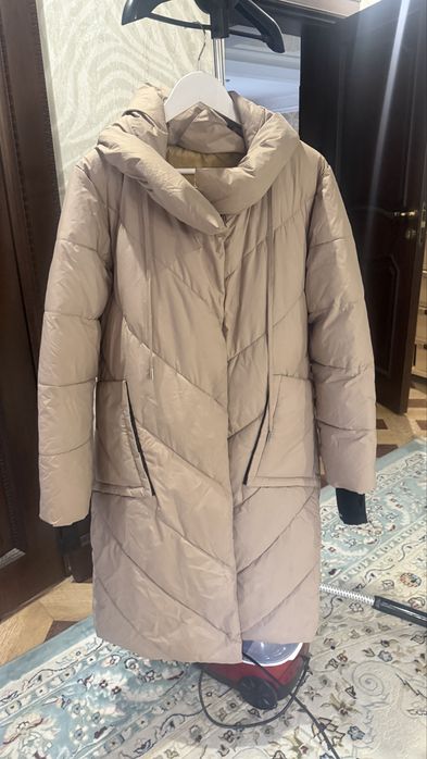 Продам классную теплую куртку ДАРОМ