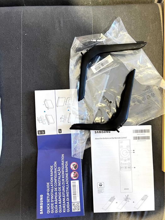 Smart TV Samsung 4K 108cm - Pachet Complet + Accesorii Montare Perete