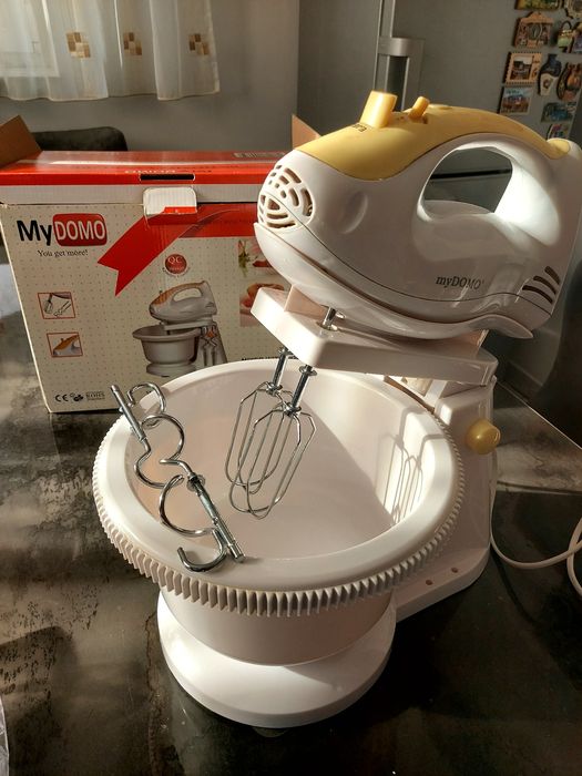 Mixer cu bol rotativ