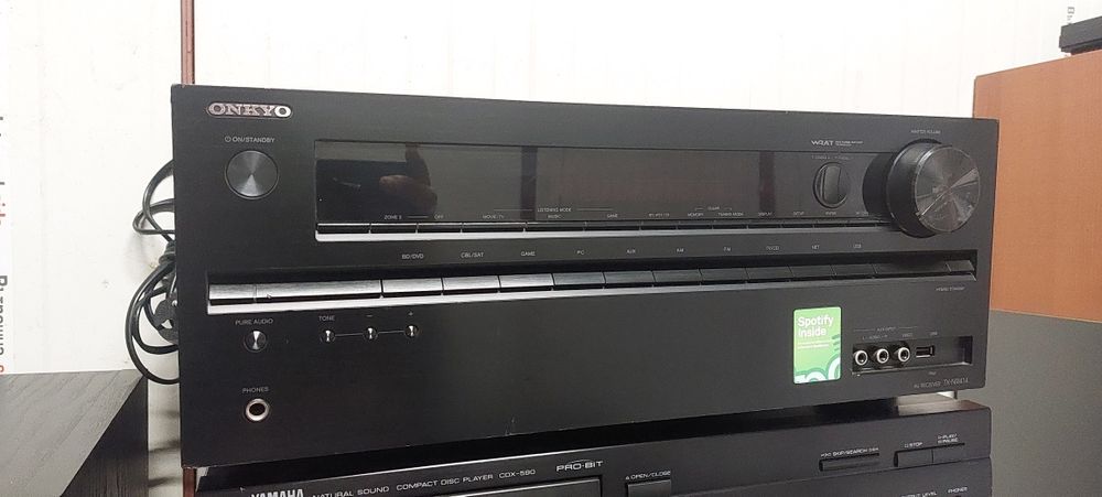 Ресивър ONKYO TX-NR414 и PIONEER VSX329K с дистанционни.