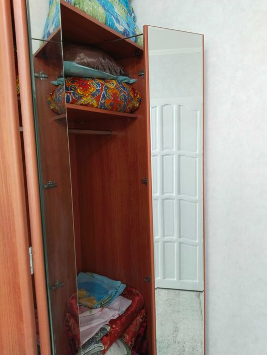 Киім жинайтын шкаф сатылады.