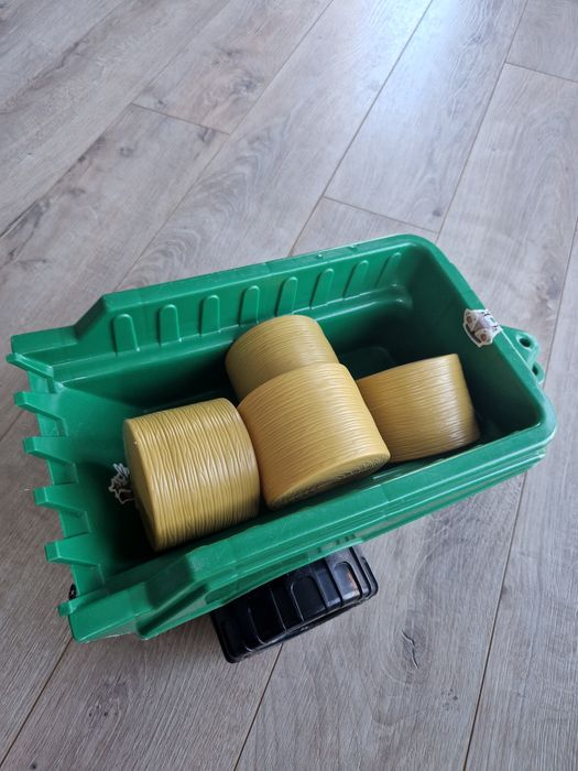 Tractor cu remorca Lena, CADOU 4 baloți