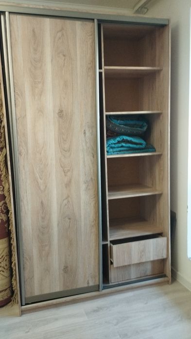 Продам шкаф -купе плательный