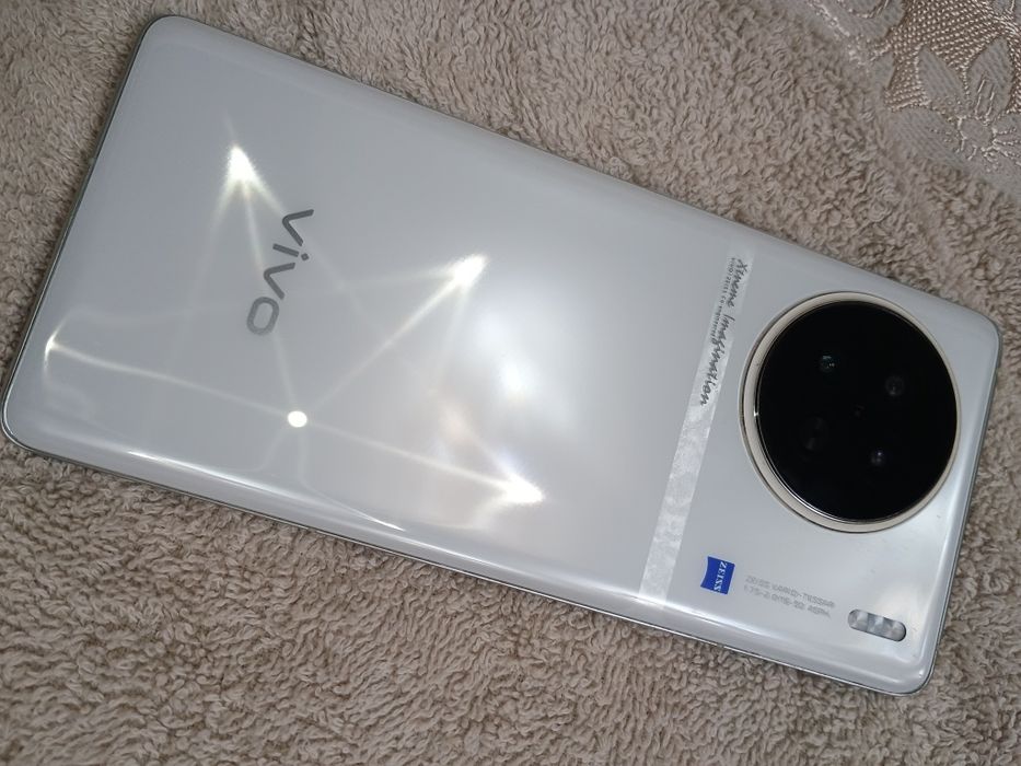 Vivo x90 256/8 с мелкими коцками