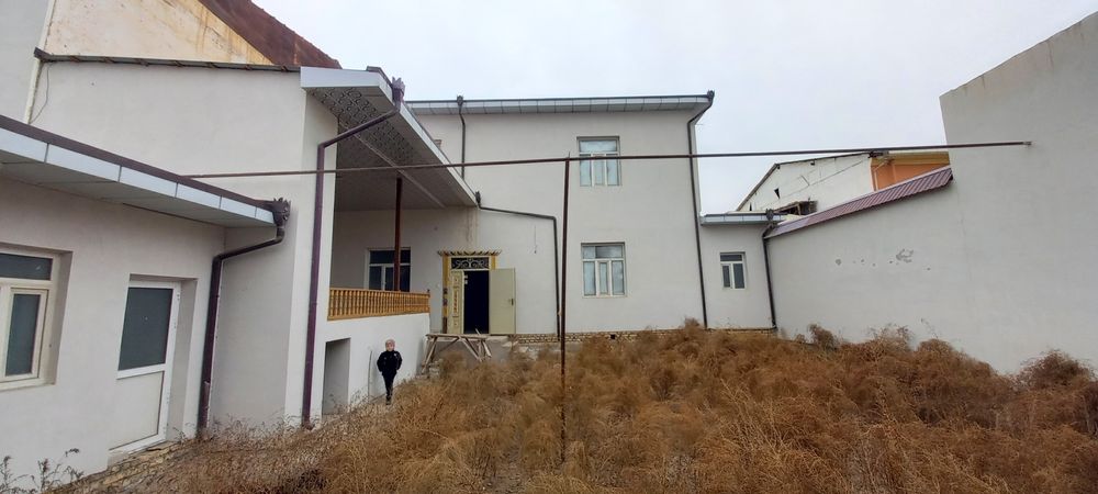 Ховли жой сотилади