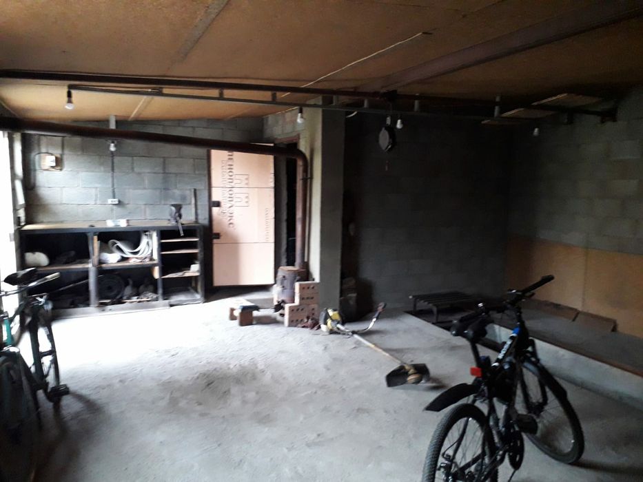 Сдам гараж на две машины.