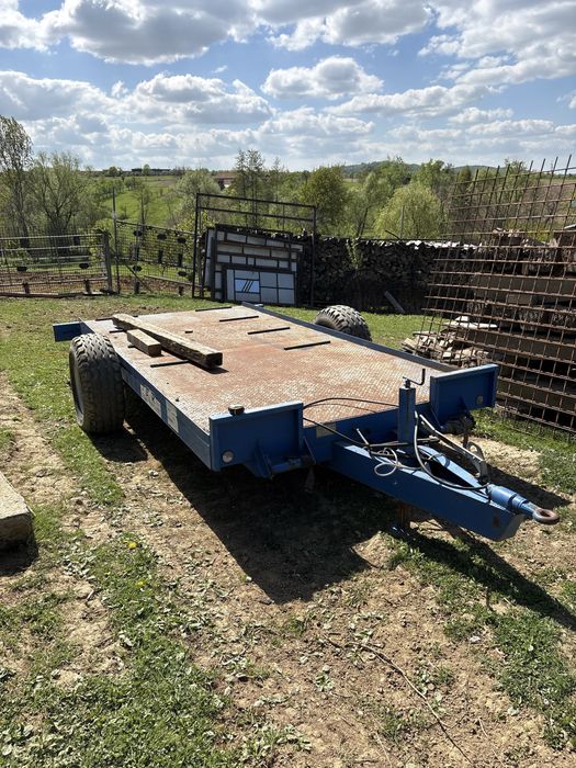 Remorca tip platforma