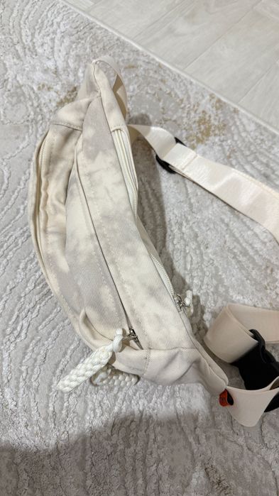 Продам сумку бананку новую