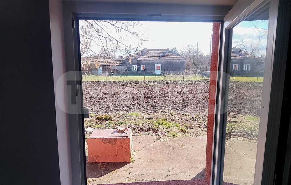 Реновирана едноетажна къща в село Чернооково
