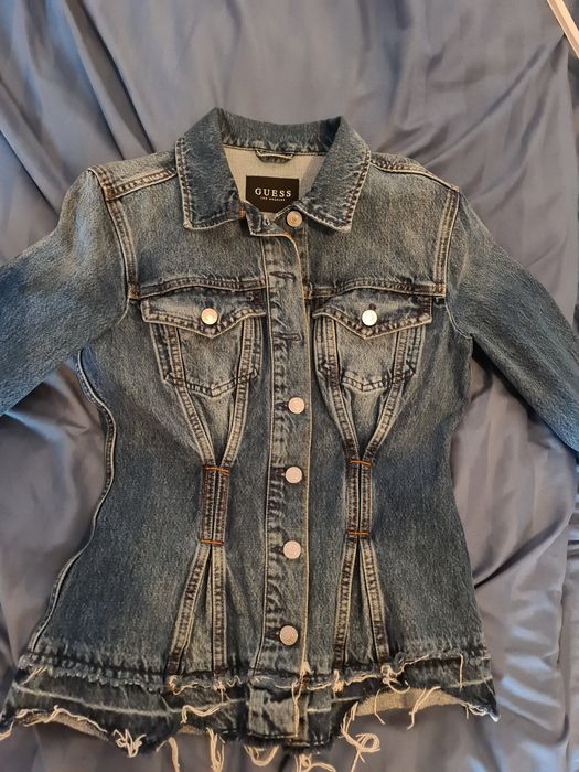 Vând jacheta blugi GUESS