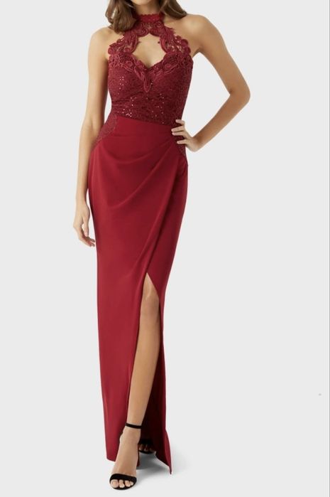 Дълга елегантна рокля в цвят бордо