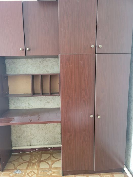 Шкаф комплект со столом и полками