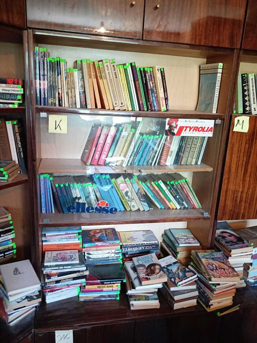 Продавам над 4000 книги – цял склад / книжарница
