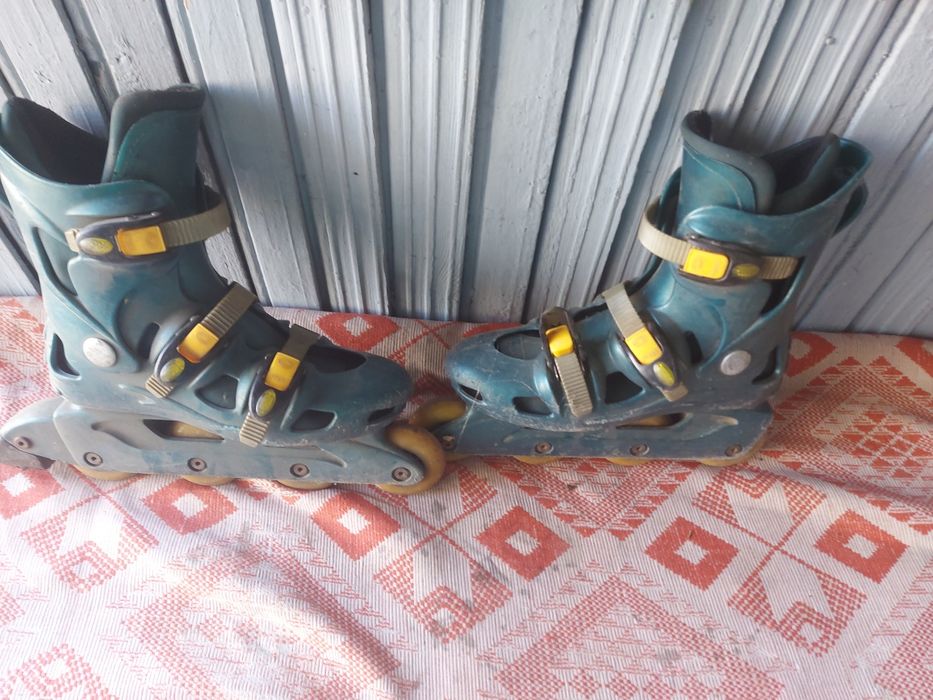 Продам роликовые  коньки