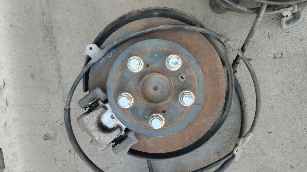 Задние цапфы Camry 40