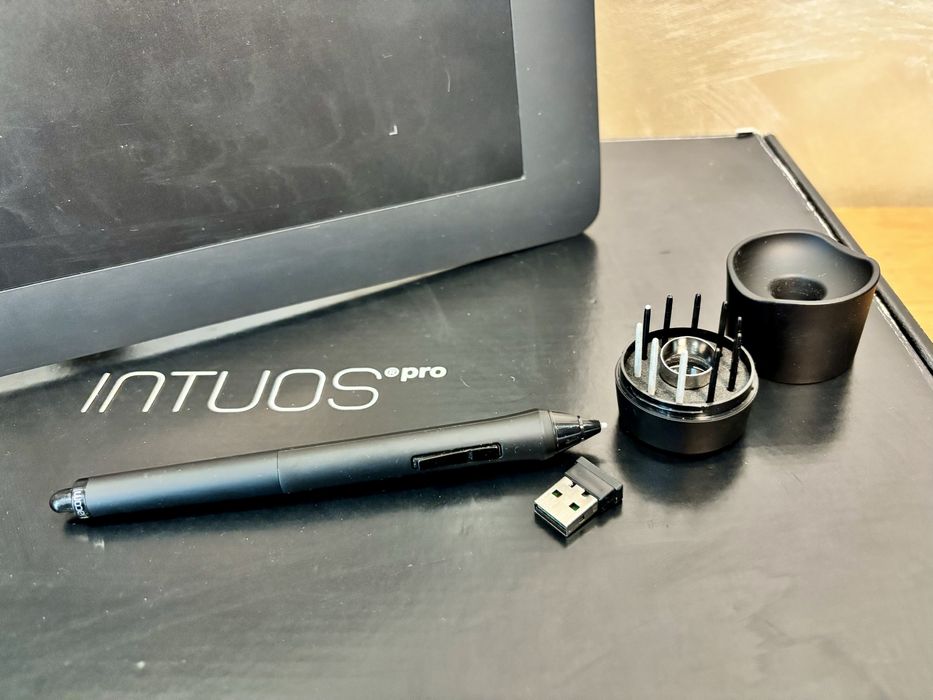 Wacom Intuos Pro Medium – графичен таблет (без дисплей)