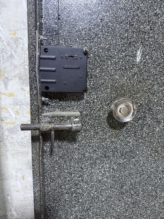 Железная дверь б/у