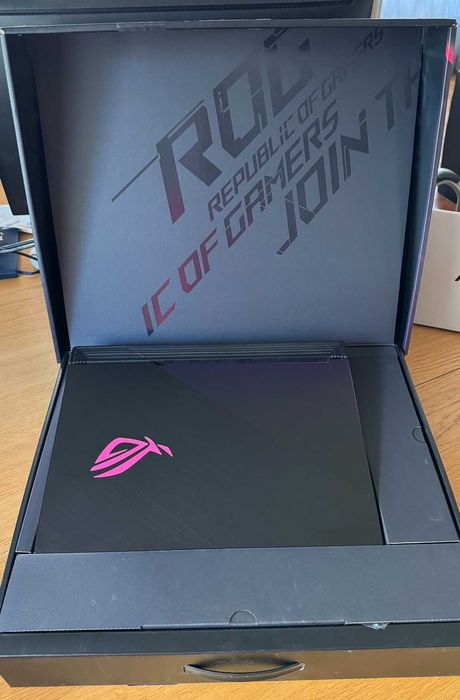 Laptop Gaming ASUS ROG Strix G15 G512LW | nVidia RTX 2070 8GB | Intel i7 5.1 GHz |DDR4 16GB | SSD 512GB | FHD 144Hz |  ca NOU!